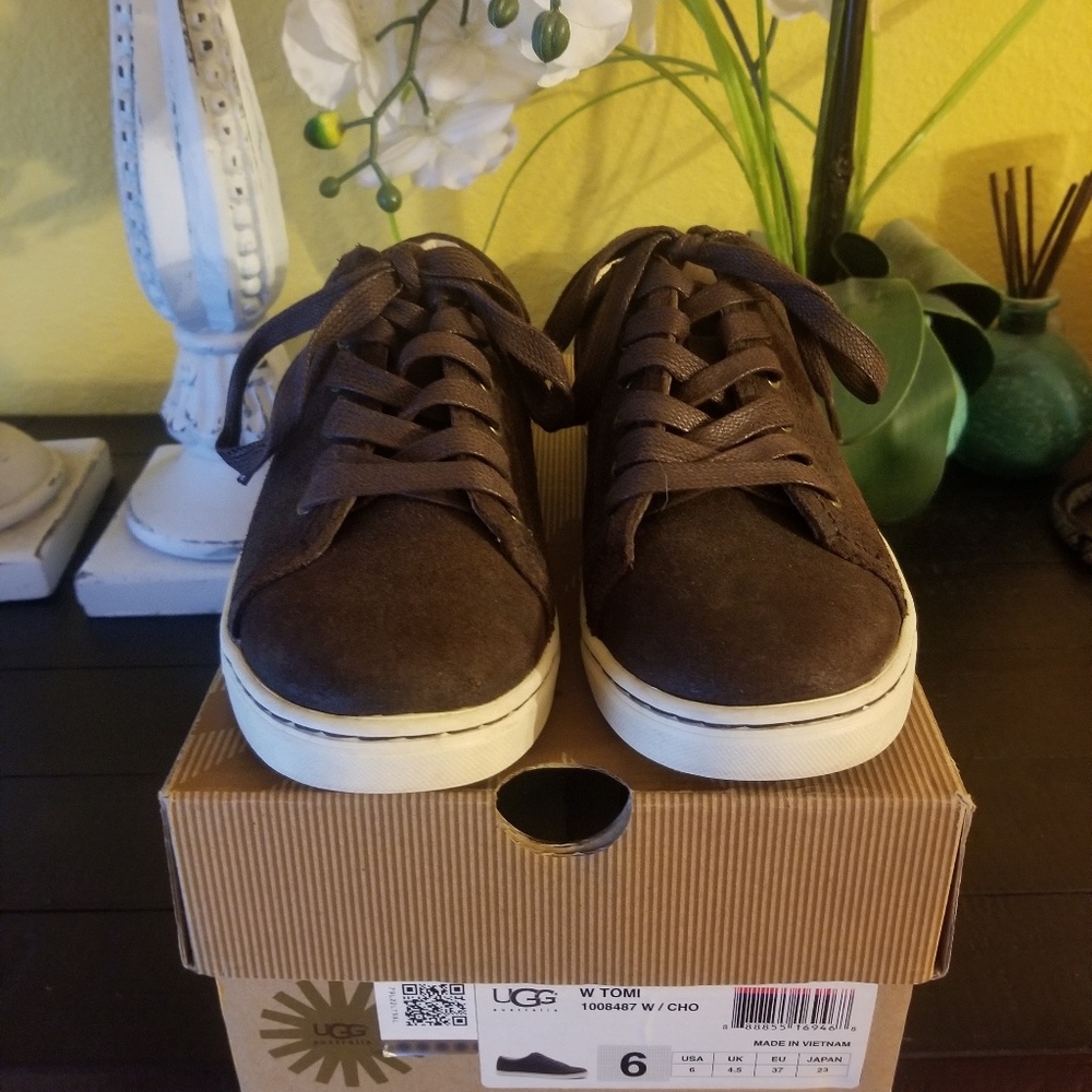 Ugg Australia Tomi Sneakers size 6